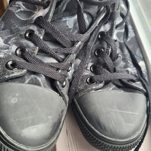 Black skull rose shoes from Raad - Picture 4 of 6